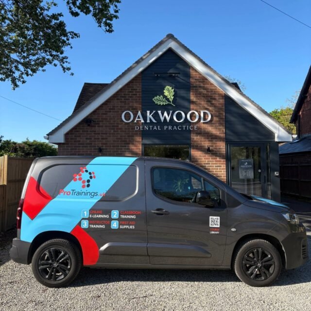 🚑Annual immediate life support training 🚑

✨Keeping our team prepared and our patients safe💚

@protrainingsuk 

 #ILS #ProTrainingsUK #lifesupport #CPR #PatientSafety #southamptondentist #SedationDentistry